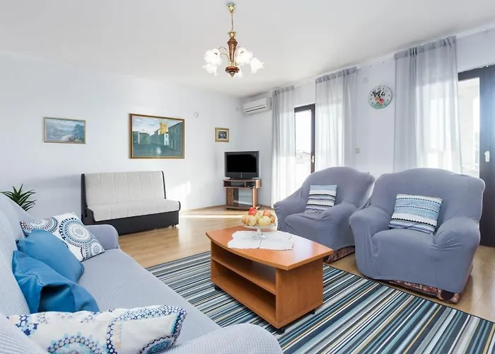 Apartment Paola For Max 7 Pax With 3 Bedrooms Large Garden And Spacious Balconies Overlooking The Sea
