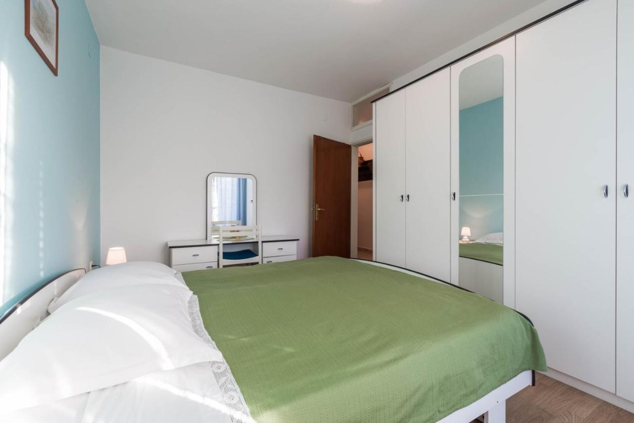 Seaside Paola: 3-bedroom Garden Retreat * Porec