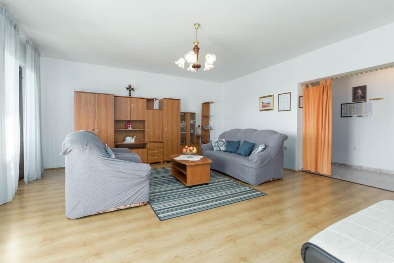 Apartmán Seaside Paola: 3-bedroom Garden Retreat