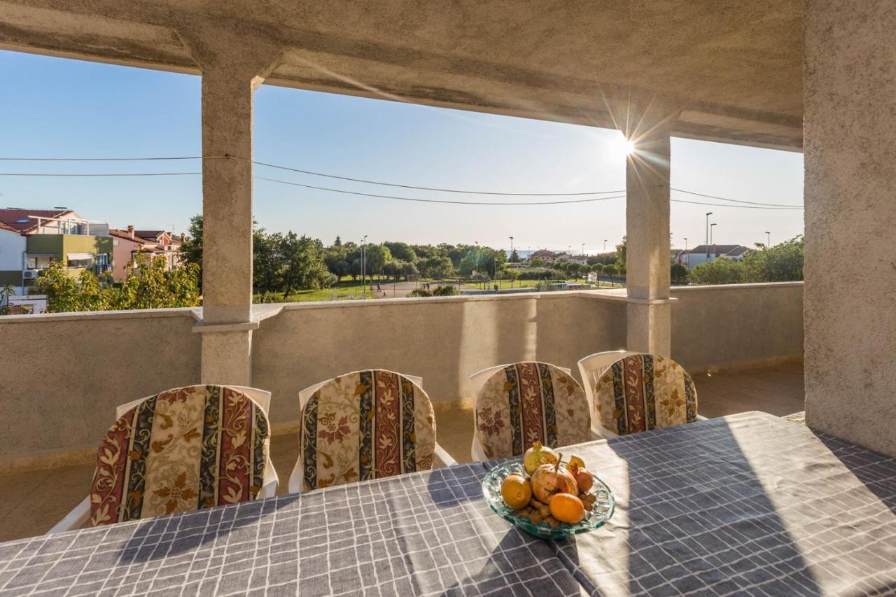 Seaside Paola: 3-bedroom Garden Retreat Apartmán