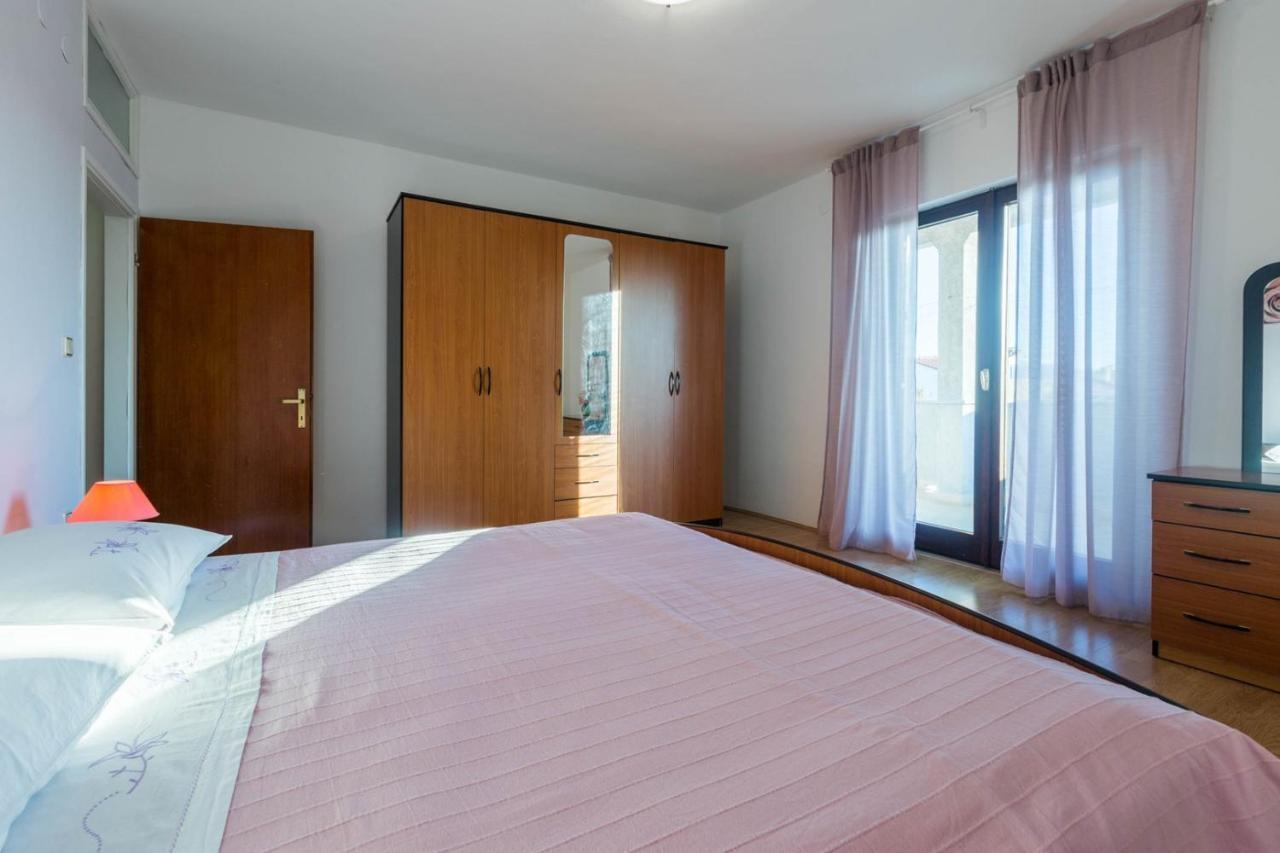 Seaside Paola: 3-bedroom Garden Retreat Apartmán *