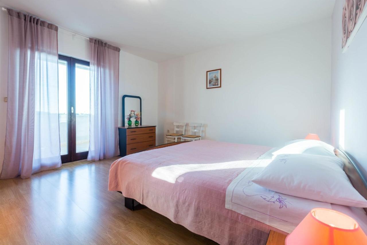 Seaside Paola: 3-bedroom Garden Retreat * Porec
